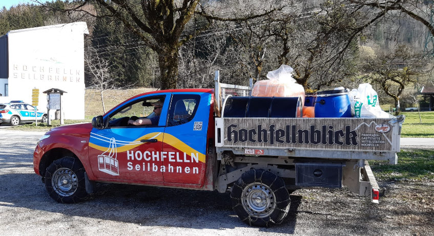 Ölspur im Schnee