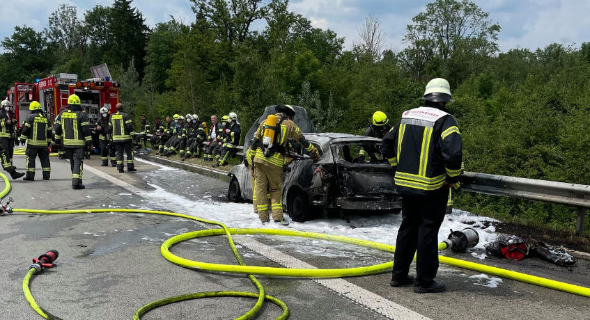 PKW-Brand auf der A8