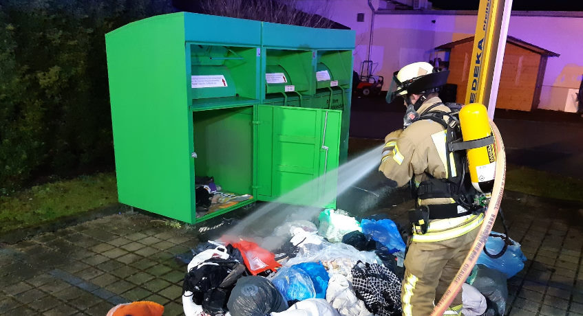 Brand Altkleidercontainer