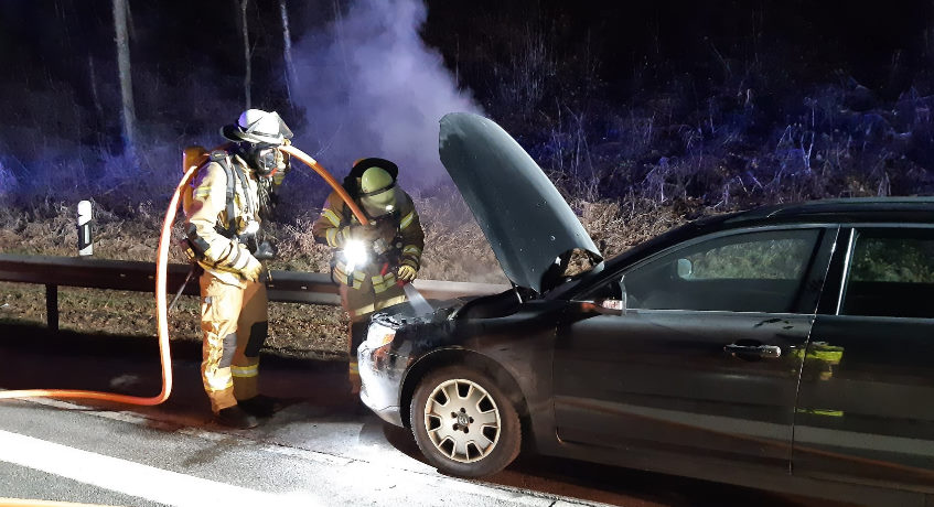 PKW-Brand auf der Autobahn