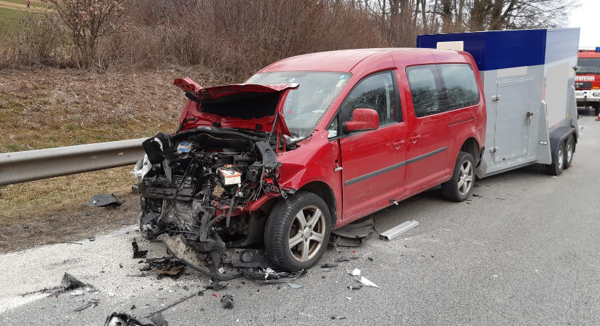 Verkehrsunfall mit 3 Fahrzeugen