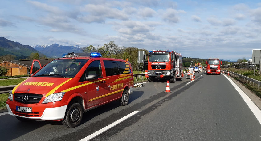 Autobahn: umgekippter LKW